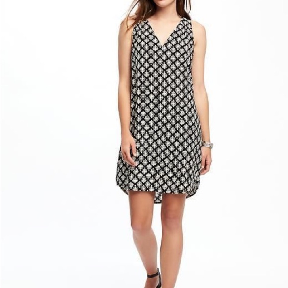 Old Navy Monochrome Leaf Print Dress